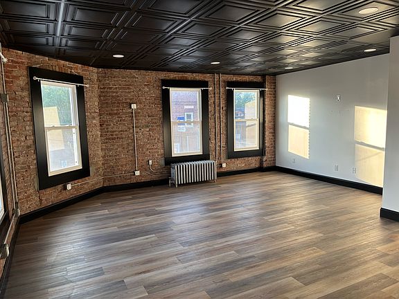 5th image of 508 1/2 Commissioner St #5