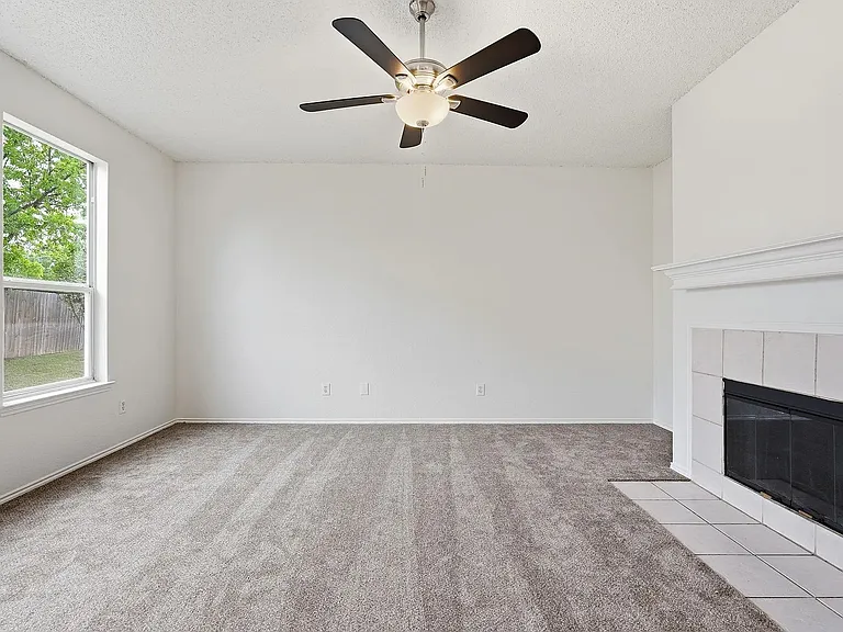 725 Parkford Ln — Photo 10