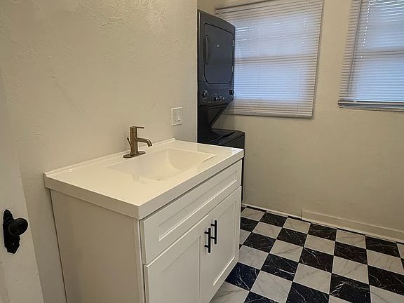 4th image of 492 S 1st Ave APT A