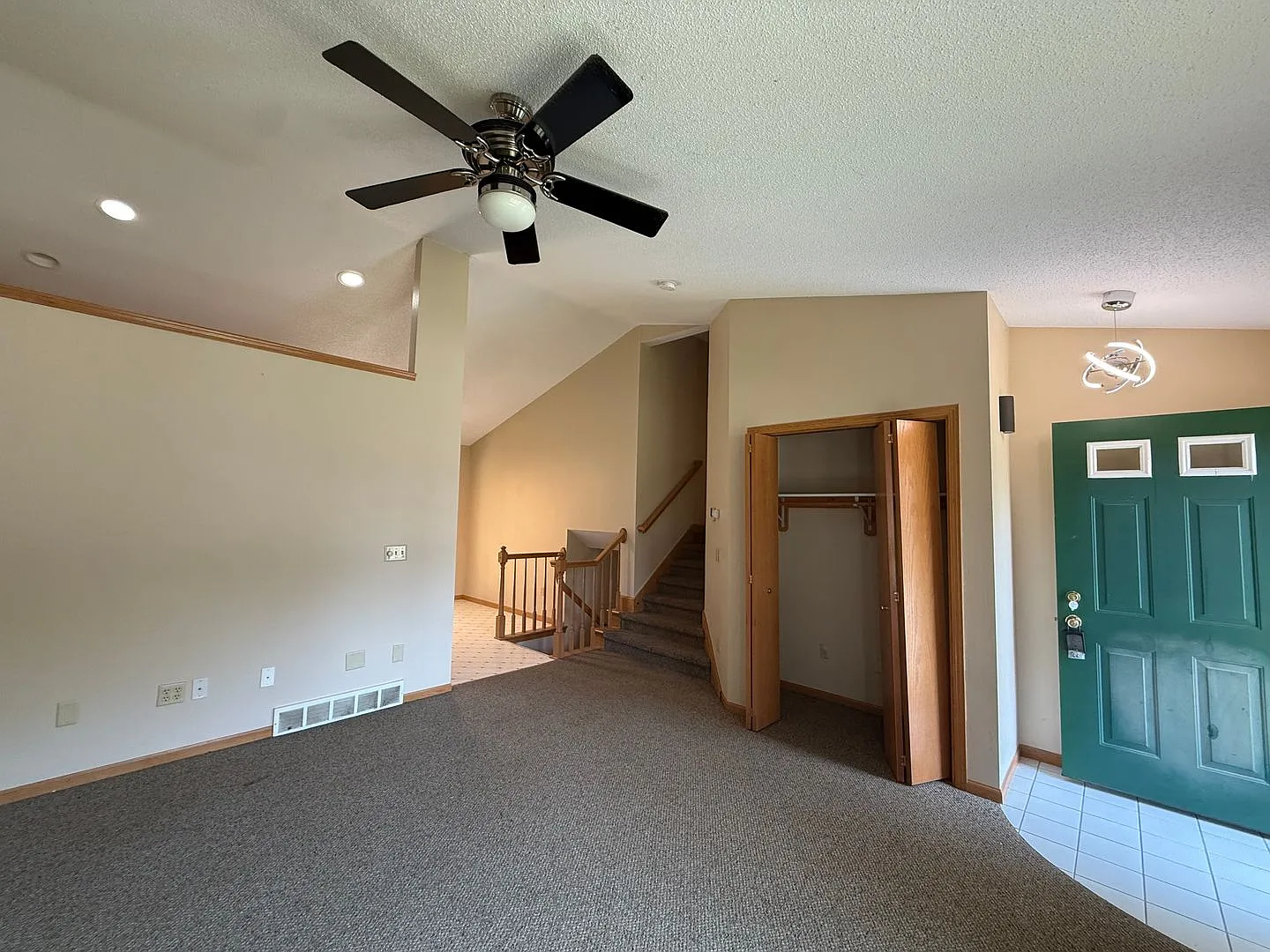 6078 Croix Dr — Photo 2