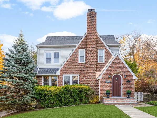 13 Parkview Court, White Plains, NY 10603