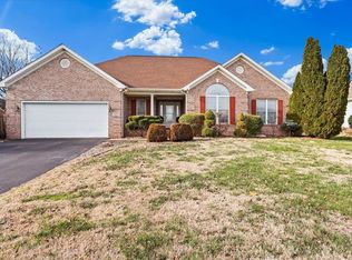 827 Memorial Cir, Bowling Green, KY 42104