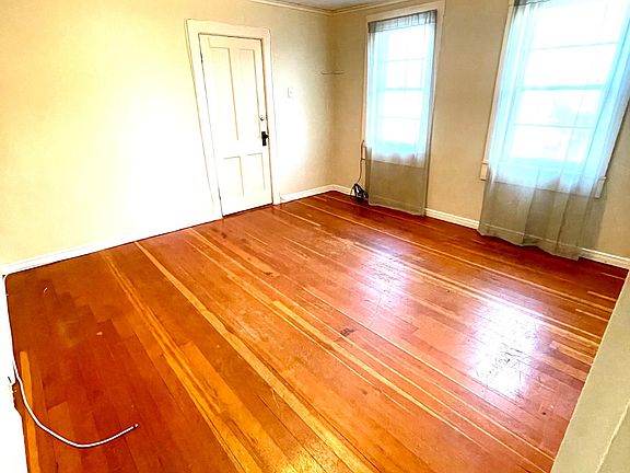 3rd image of 115 Saratoga Ave APT 3