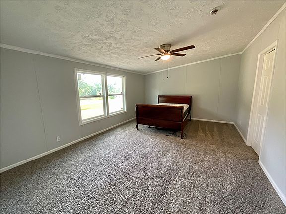 3rd image of 981 Dogwood Ln