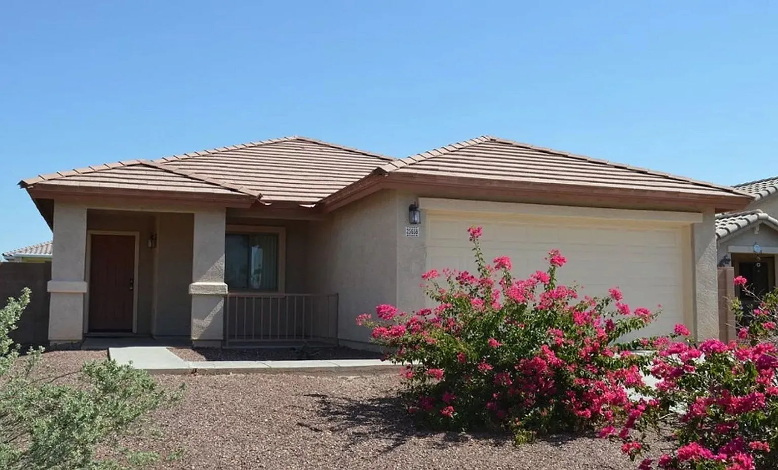 4 bed, 3.0 bath, 1574 sqft, $2,000 — Photo 1