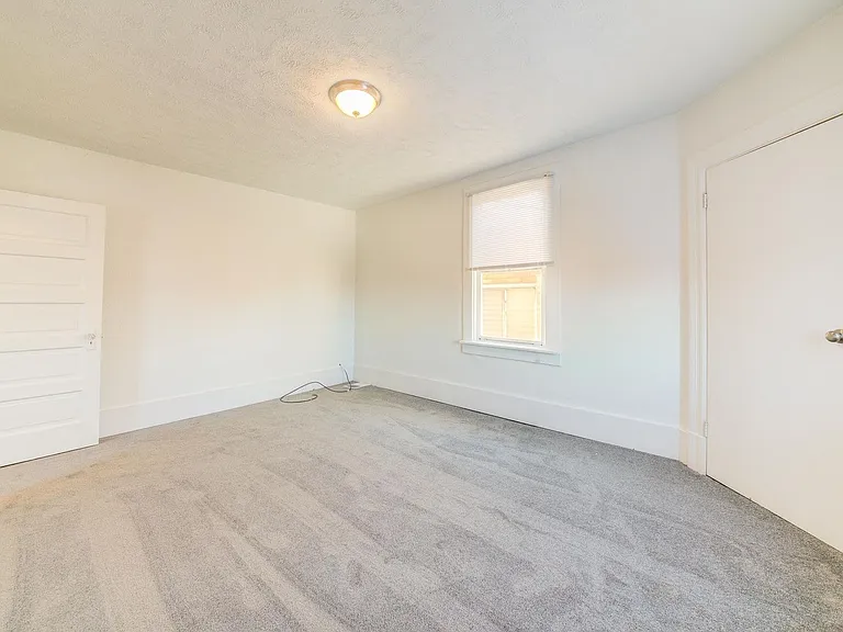 2030 Pioneer Ave — Photo 17