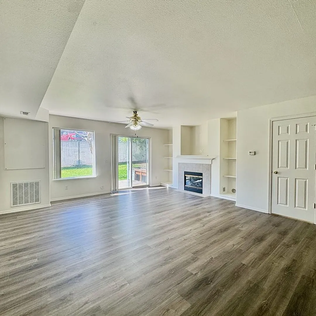 382,84,86,88 Leadora Ln. — Photo 4