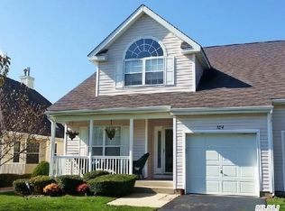 184 Scenic Lake Dr, Riverhead, NY 11901