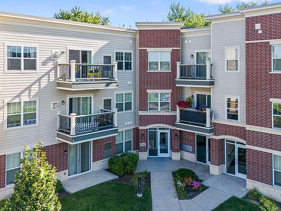 3rd image of 5194 Sassafras Dr #210