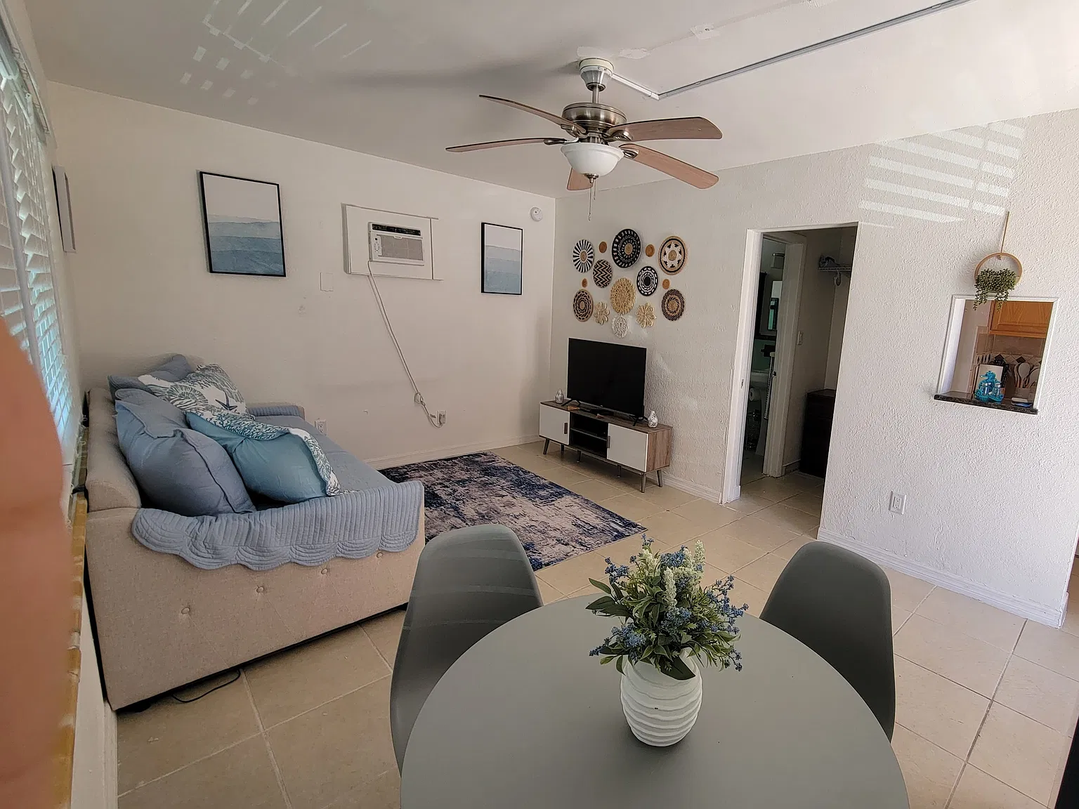 Studio, 400 sqft, $1,300 — Photo 2
