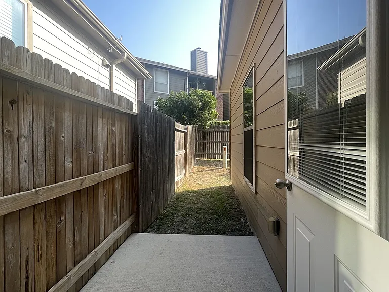 7214 Sunny Day — Photo 32