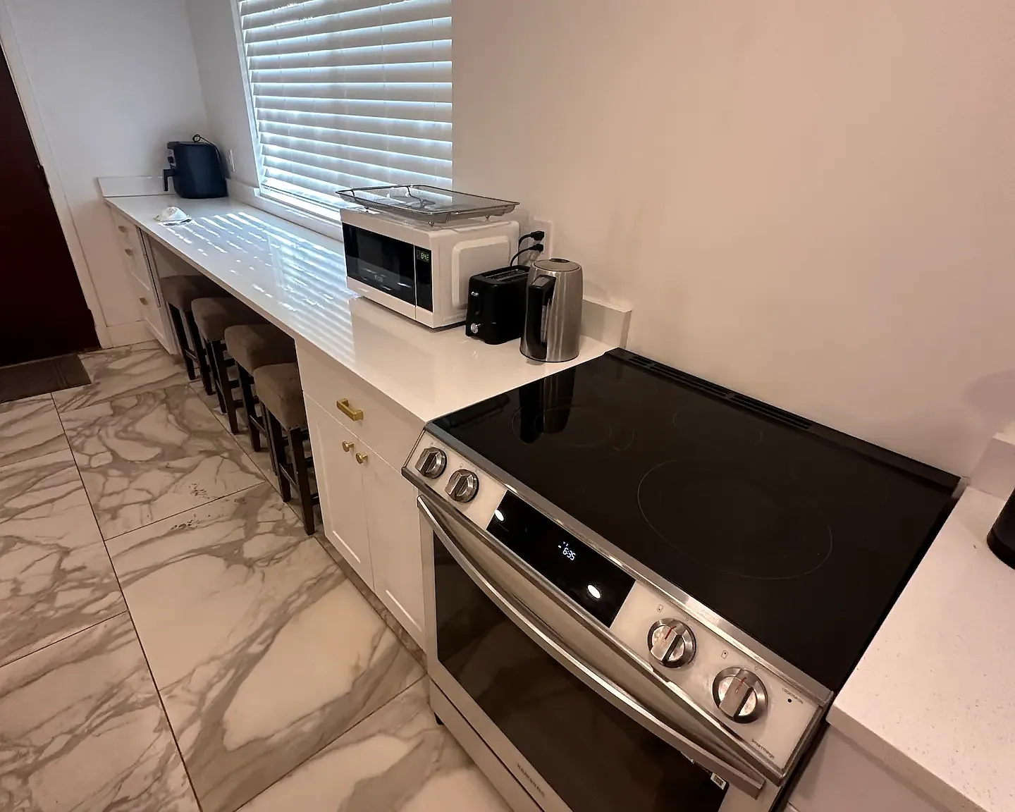Fully Furnished 3 Bedroom - 4 beds — Photo 4