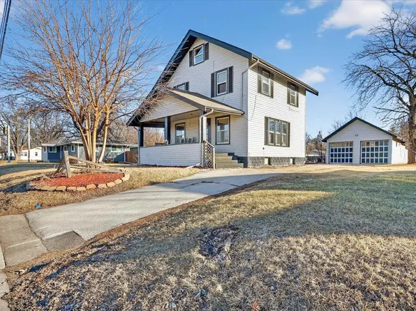 825 Harlem Rd E, Machesney Park, IL 61115