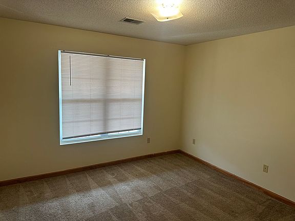 4th image of 118-122 Thornbrook Ct