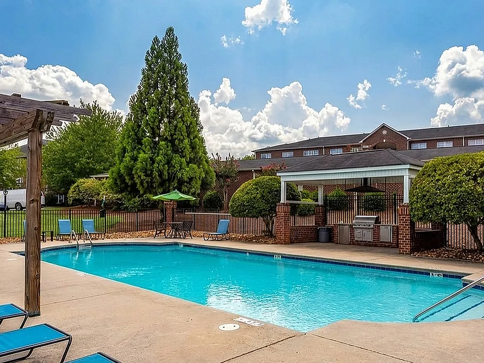 Morgan Ridge Pool and Sundeck