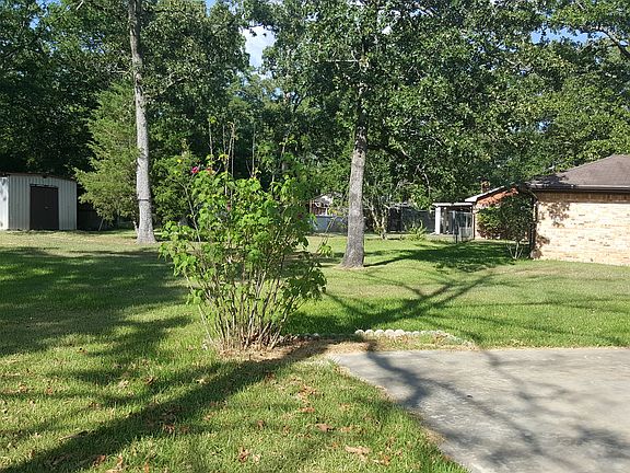 4th image of 1012 Edgewood Cir