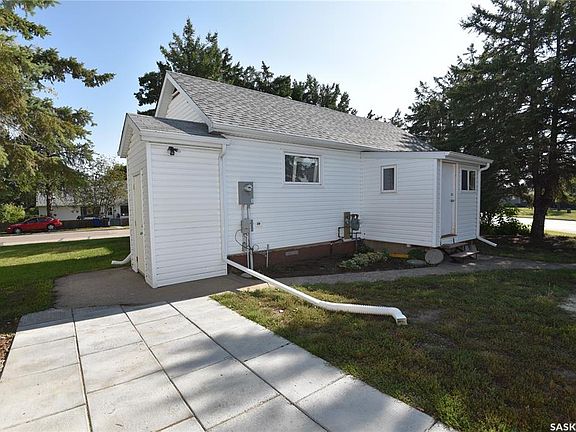 2nd image of 220 5th STREET W