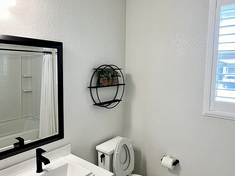 4216 Whitethorn Dr — Photo 23