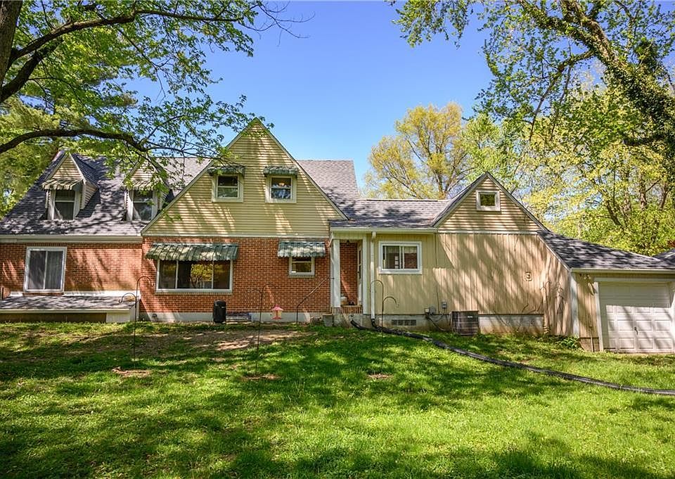2nd image of 1025 Orchard Ln