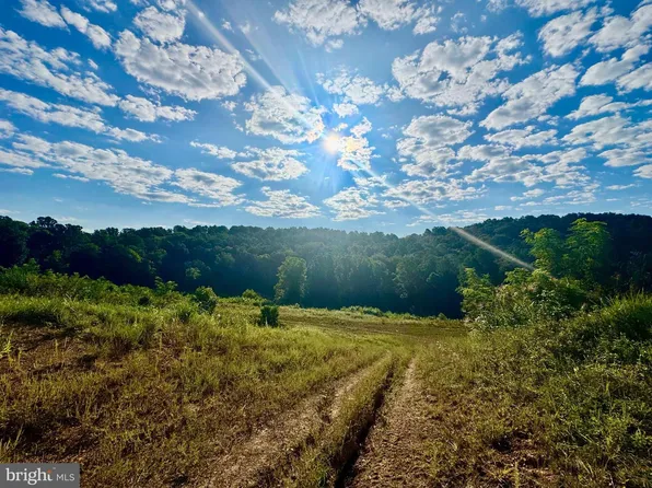 Hopewell Rd, Fairmont, WV 26554