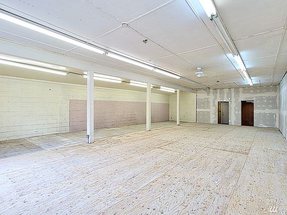 2nd image of 723 S Ainsworth Ave