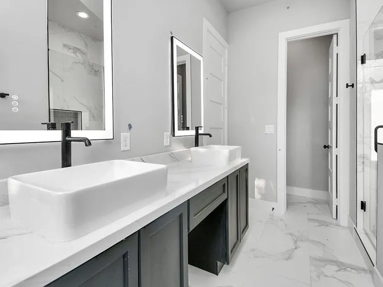 1320 Eberhard St — Photo 35