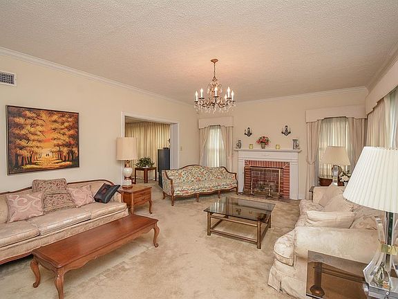 4th image of 2910 Southmore Blvd