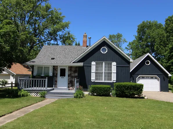 553 E Mound St, Knox, IN 46534