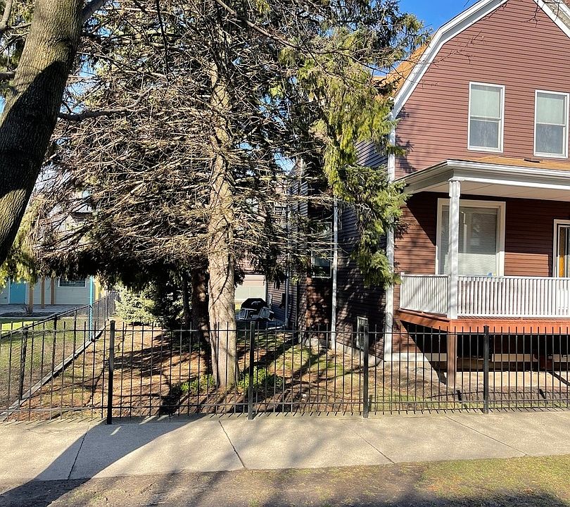 1st image of 2654 N Greenview Ave