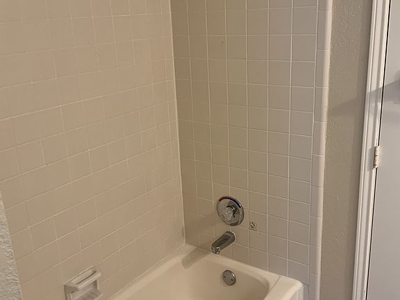 4th image of 705 Little Fox Ln