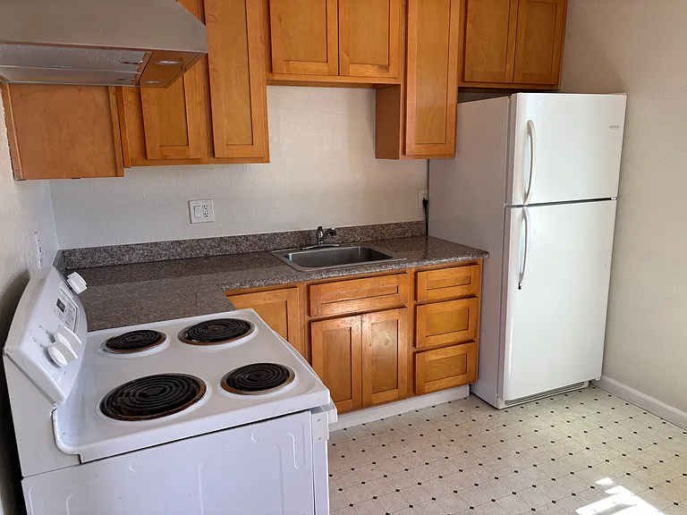 1200 Edsel Dr #4 — Photo 9