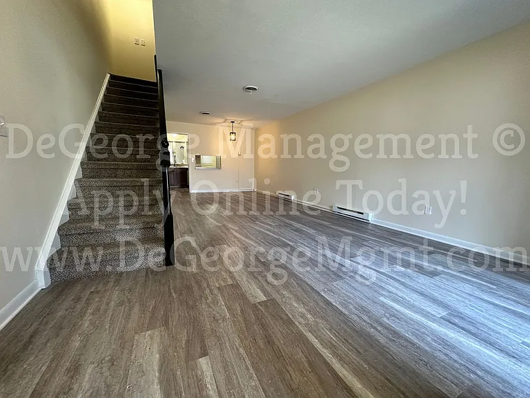 305 1/2 Madison St — Photo 7