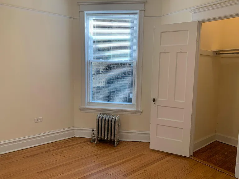 1039 W Barry Ave #2 — Photo 6