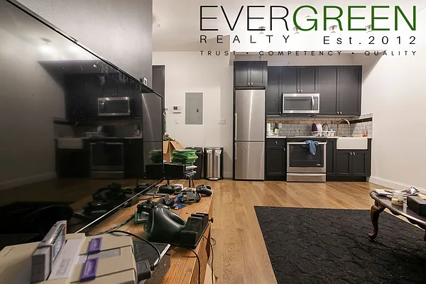 Rented by Evergreen Apartments BK | media 23