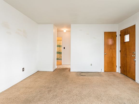 5th image of 15738 Leigh Ellen Ave
