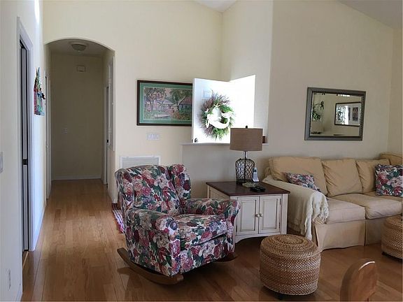 5th image of 2092 Nettles Blvd