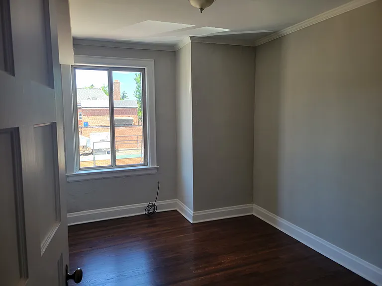 2112 Arlington Ave — Photo 9