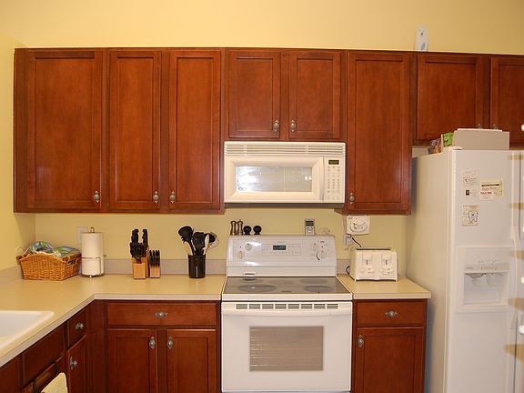 Plenty of Cabinets