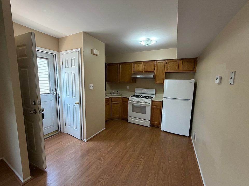 1st image of 310 Bartlett Ave #1R