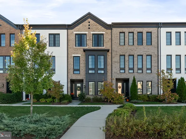 20287 Savin Hill Dr, Ashburn, VA 20147