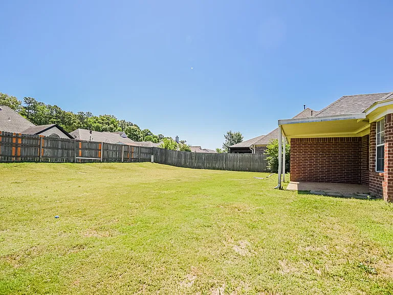 5746 Oakley Dr — Photo 16