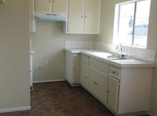 520 W Compton Blvd #B, Compton, CA 90220