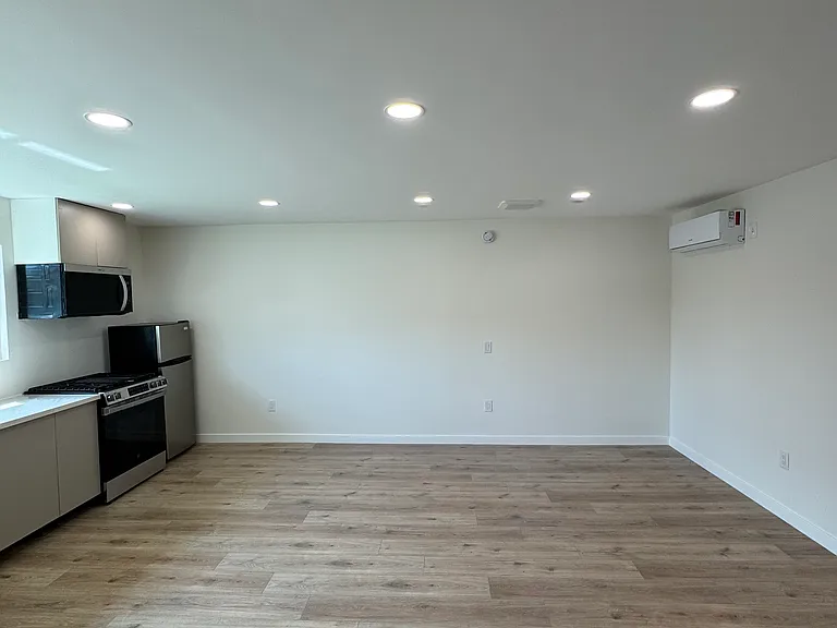 731 N Rose St #B — Photo 4