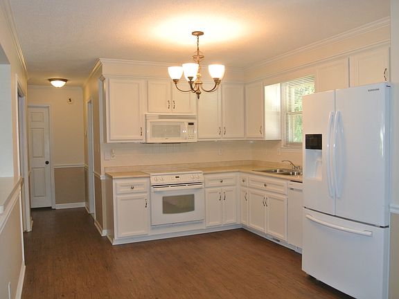 4th image of 527 Westwood Dr