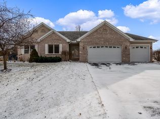 213 Boeing Trl, Poplar Grove, IL 61065