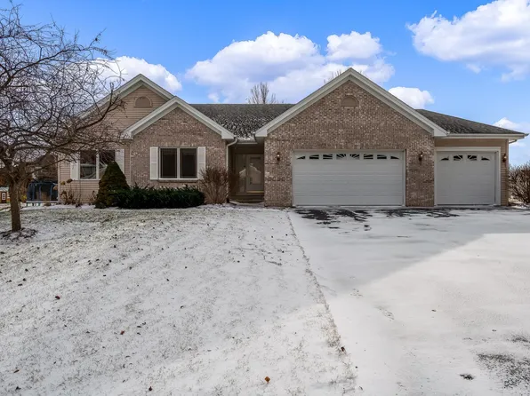 213 Boeing Trl, Poplar Grove, IL 61065