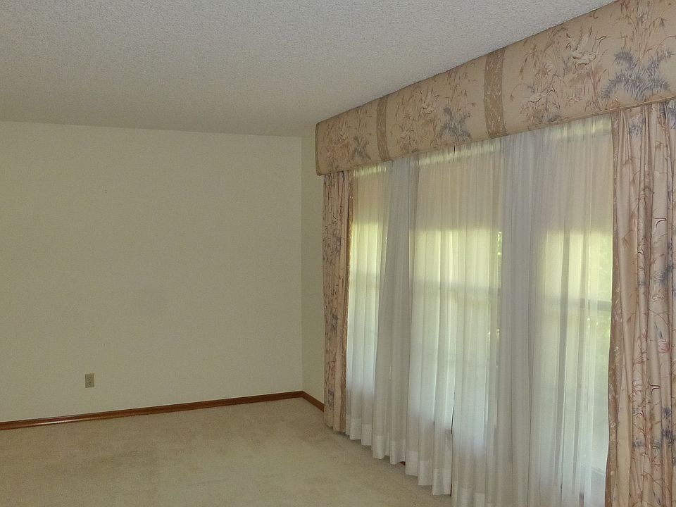 1st image of 13 Pine Glen Dr