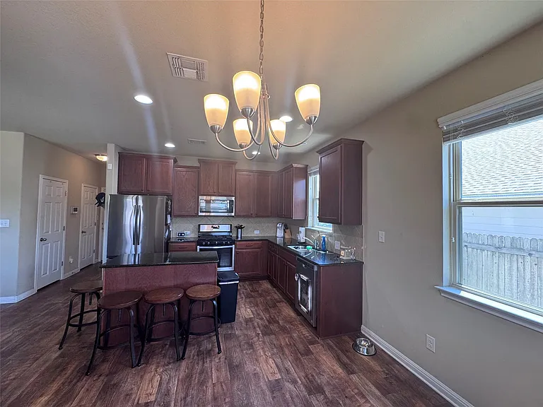 321 Callahan Ln — Photo 12