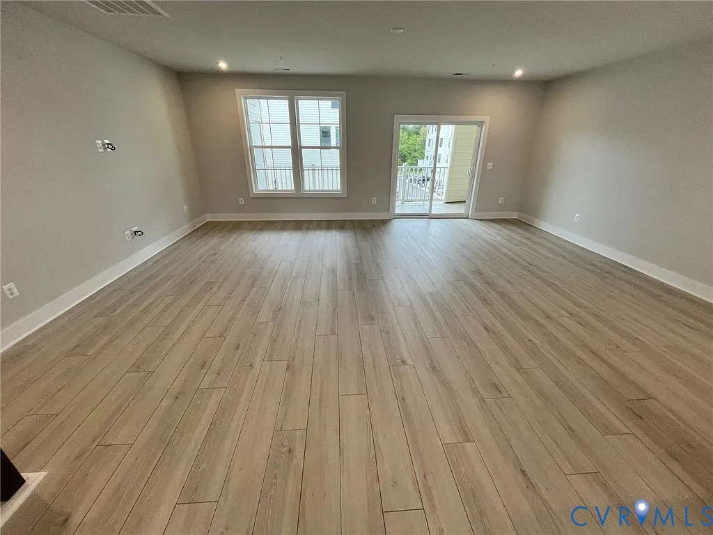 3 bed, 3.0 bath, 2452 sqft, $2,850 — Photo 4