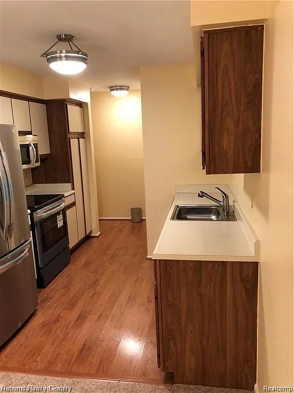 2 bed, 1.5 bath, 1337 sqft, $1,800 — Photo 4